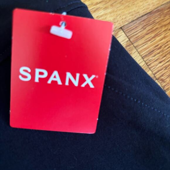 New Spanx Polished 6" Flat Front Shorts Navy Size 1X - Picture 4 of 6